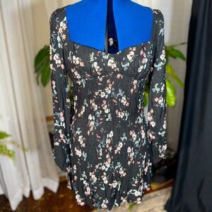 Size medium Black Floral Print Long Sleeve Mini Dress